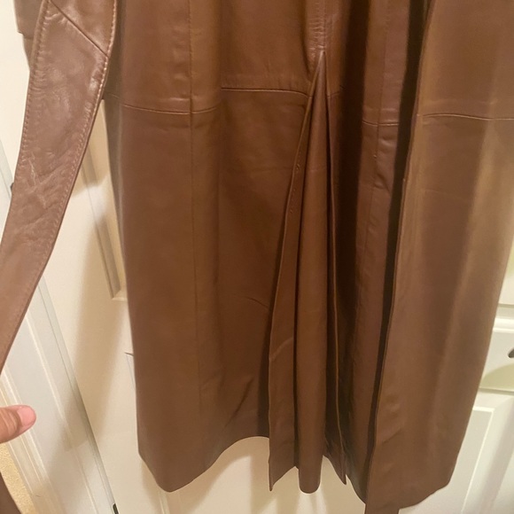 BCBG MaxAzria Brown leather trench coat, belted with pleated back size 12 - Picture 7 of 12